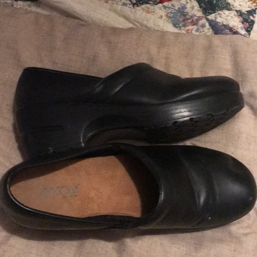 Nursing clogs